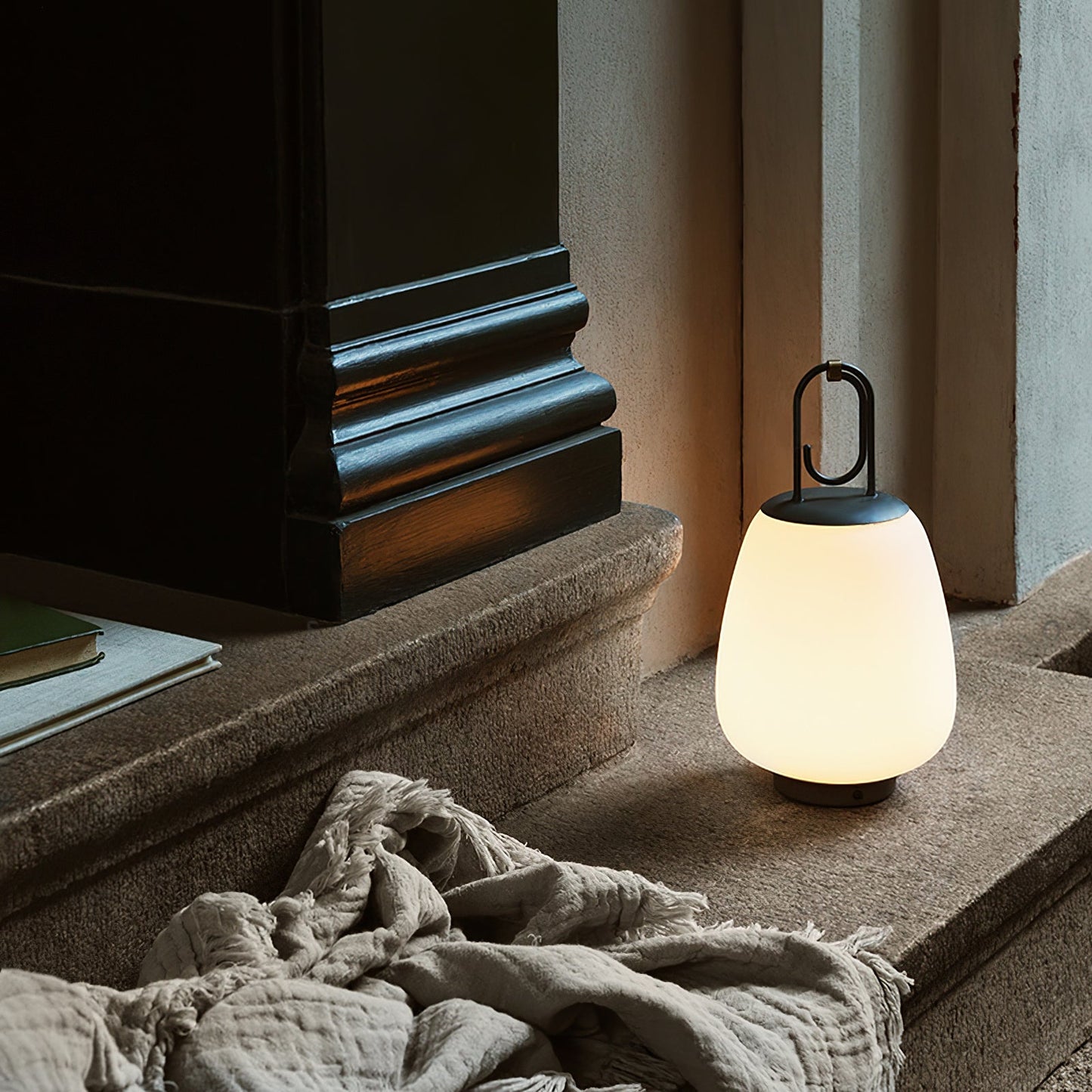 Classic Style Lantern Cable Lamp with Elegant Design