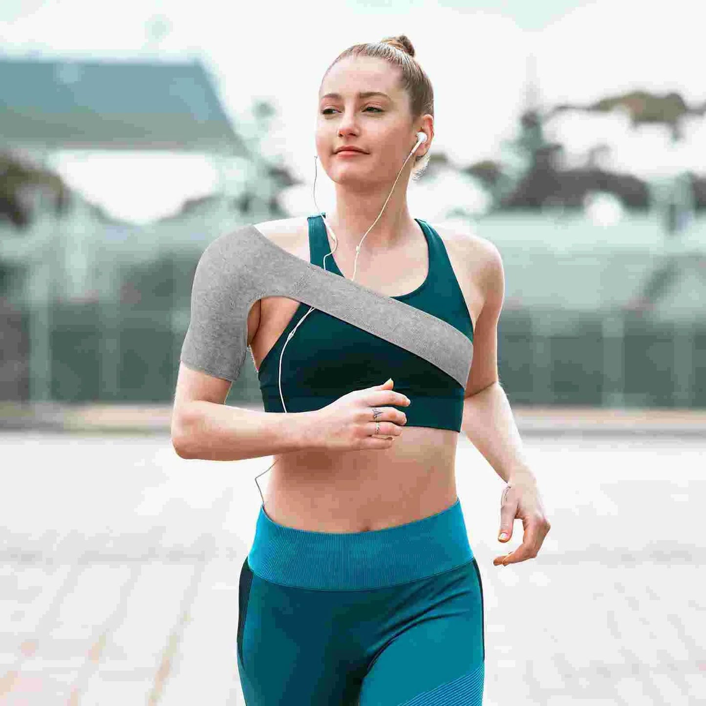 Comfortable Shoulder Brace with Ergonomic Sports Pads