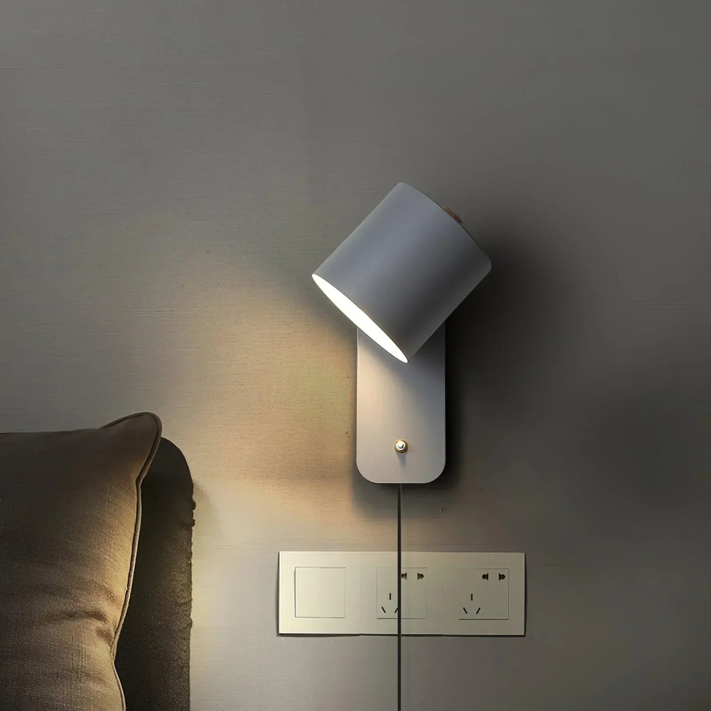 Simple Plug in Wall Light