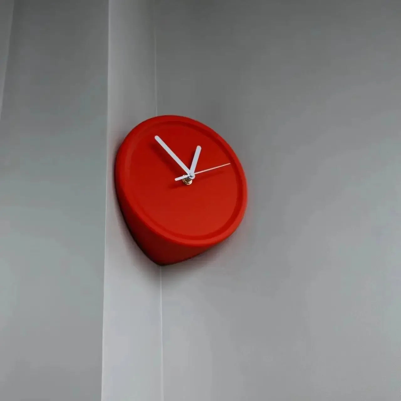 Quiet Modern Wall Clock No Drilling Needed