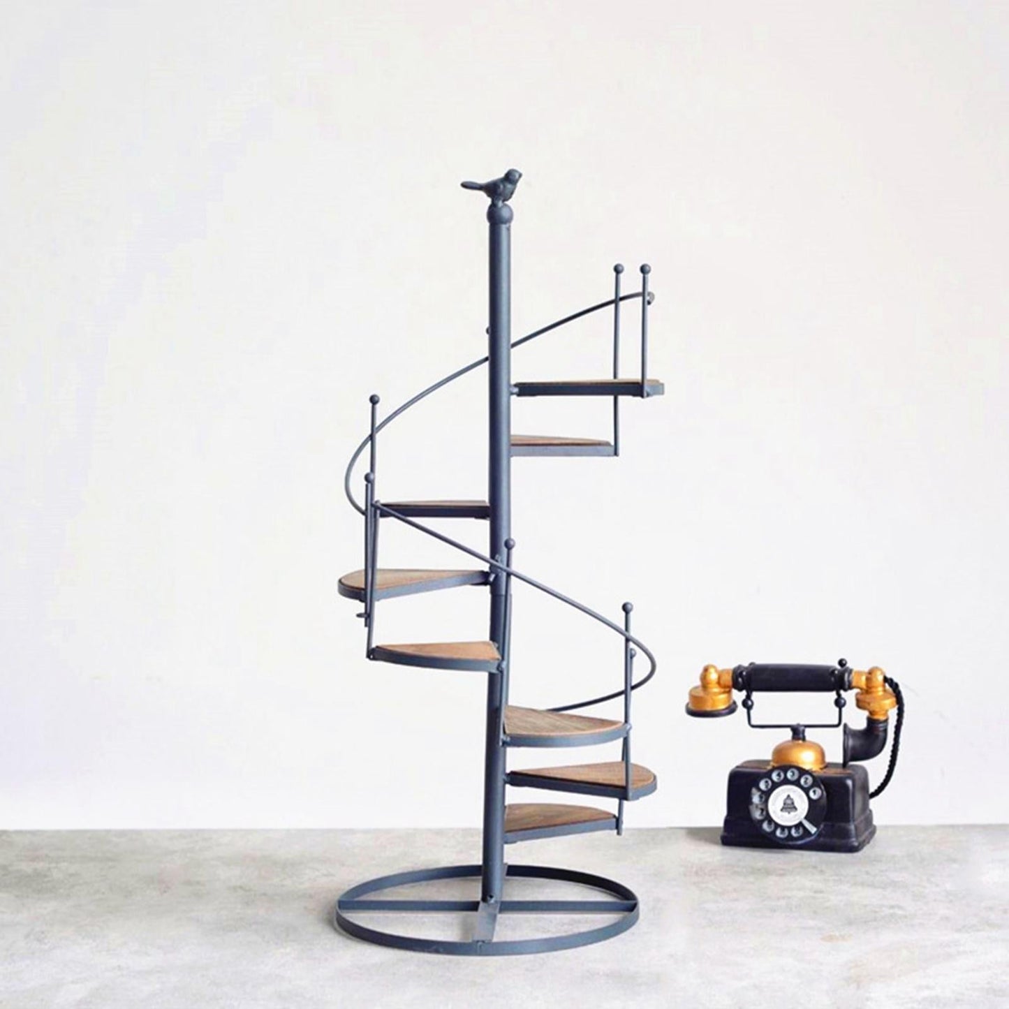 Stylish Spiral Plant Holder for Indoor Outdoor Decor