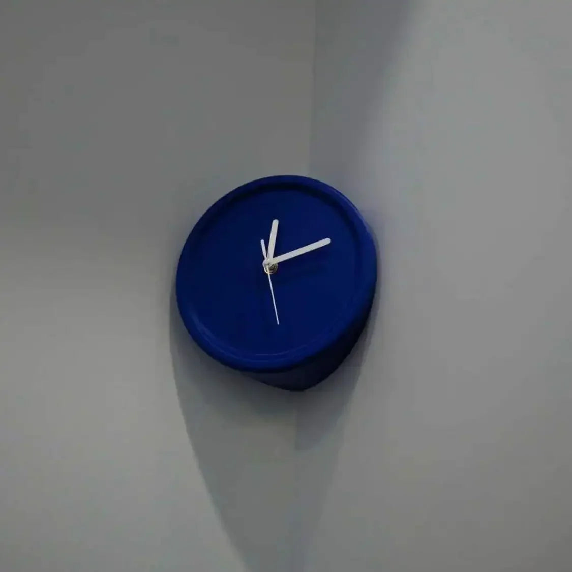 Quiet Modern Wall Clock No Drilling Needed