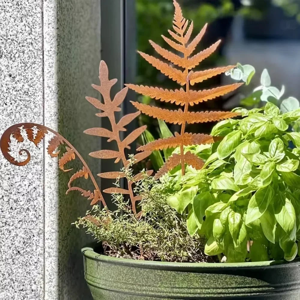 Rustic Metal Leaf Garden Decor Stake