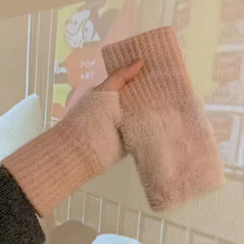 Cozy Unisex Fleece Gloves - Warm and Touchscreen Friendly