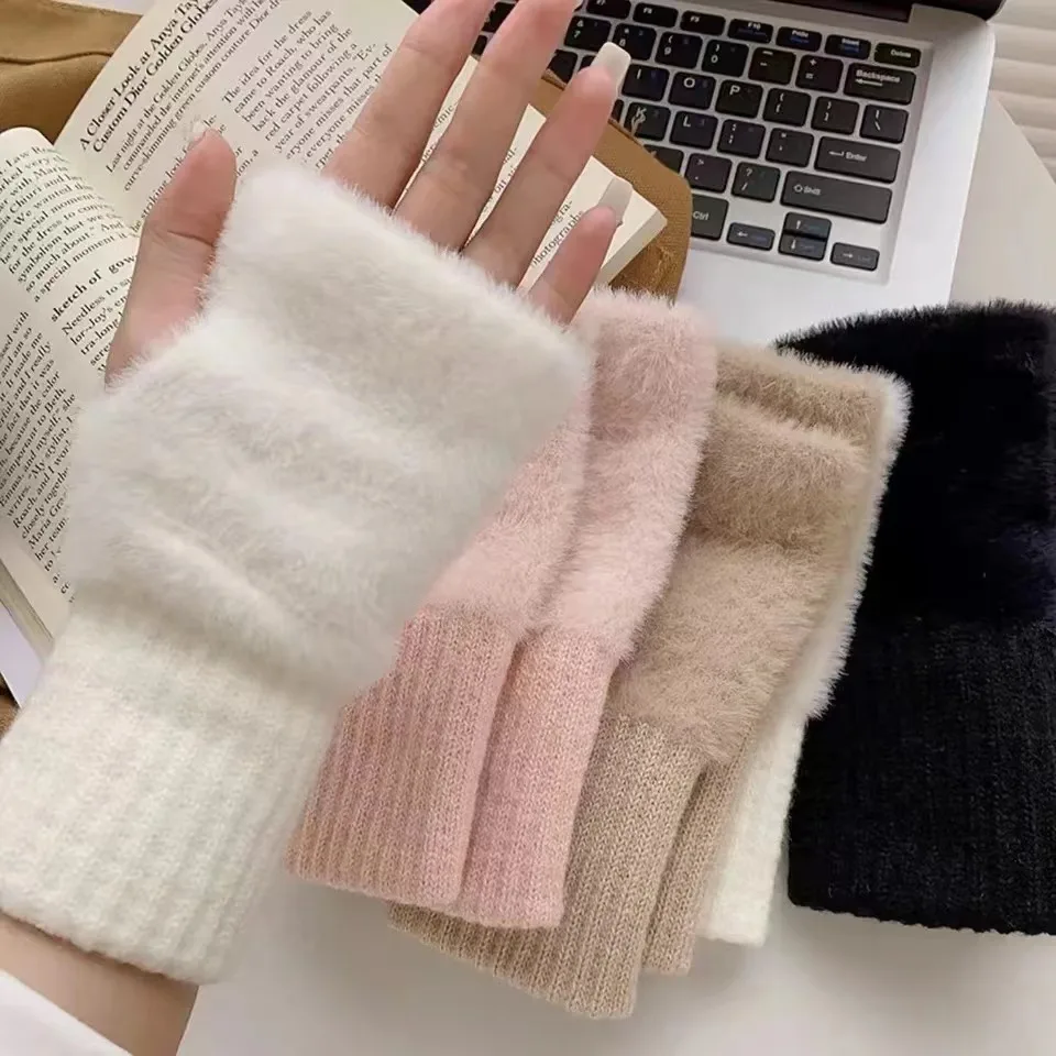 Cozy Unisex Fleece Gloves - Warm and Touchscreen Friendly