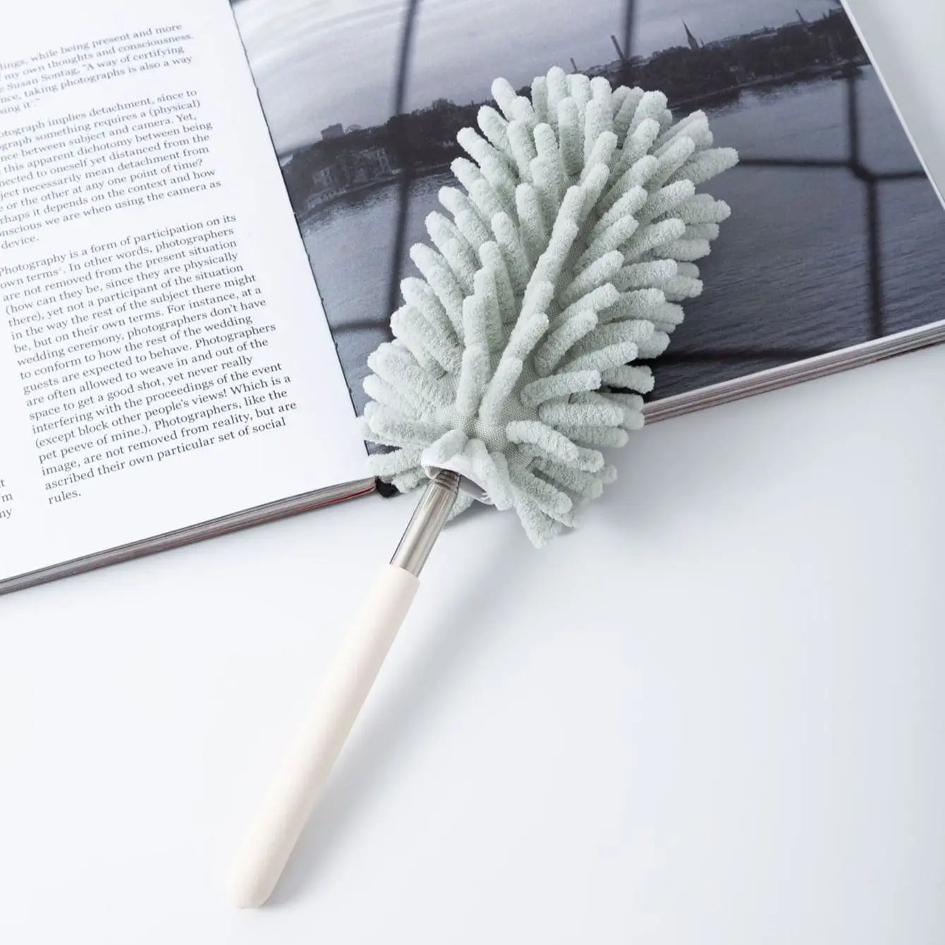 Long Reach Dusting Tool with Extendable Rod