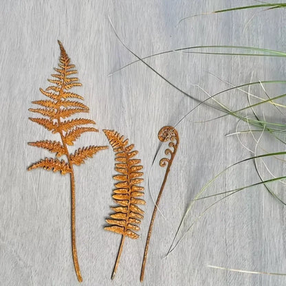 Rustic Metal Leaf Garden Decor Stake