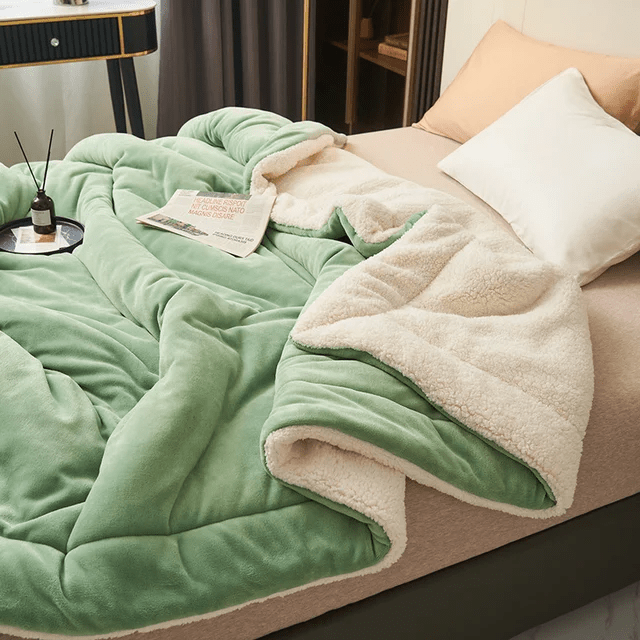 Cozy Plush Fleece Throw Blanket for Winter Comfort