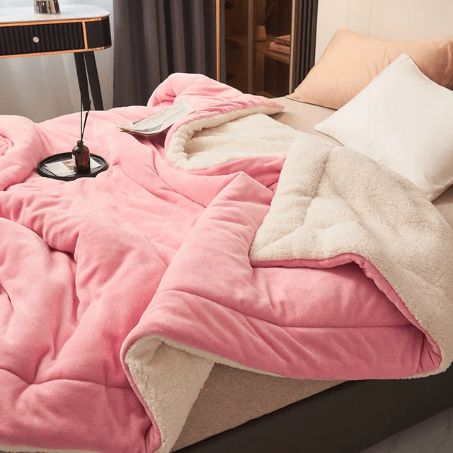 Cozy Plush Fleece Throw Blanket for Winter Comfort