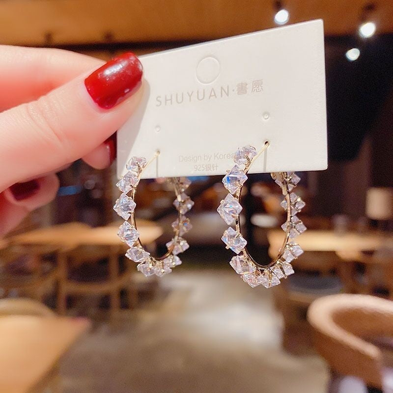 Beautiful Floral Drop Chain Earrings