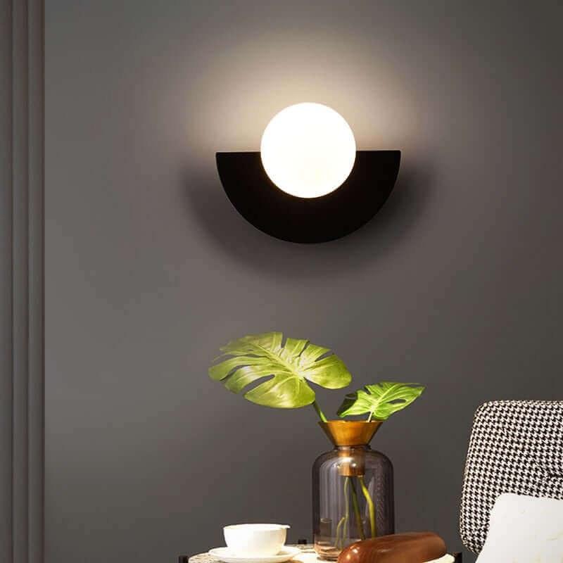 Befez | Modern Half Moon Metal Wall Light