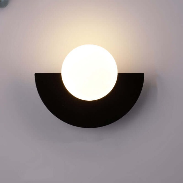 Befez | Modern Half Moon Metal Wall Light