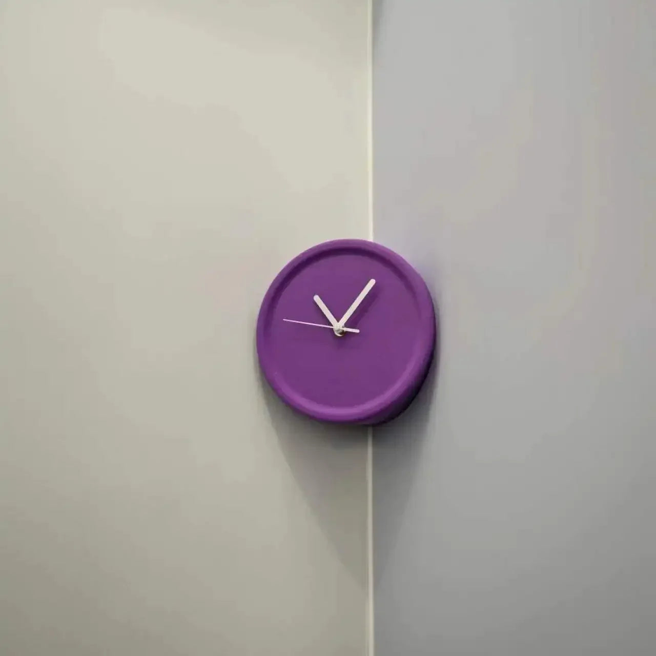 Quiet Modern Wall Clock No Drilling Needed