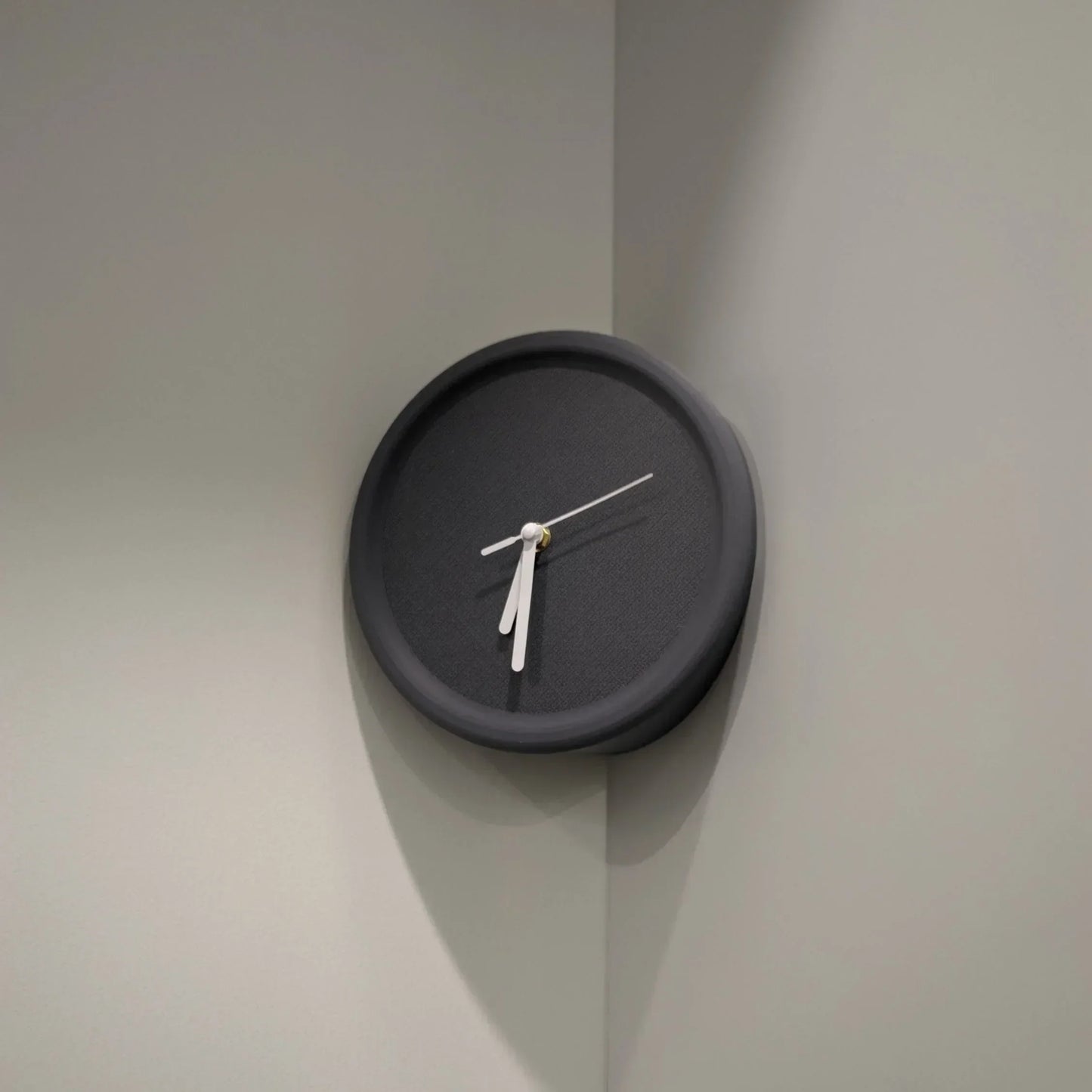 Quiet Modern Wall Clock No Drilling Needed