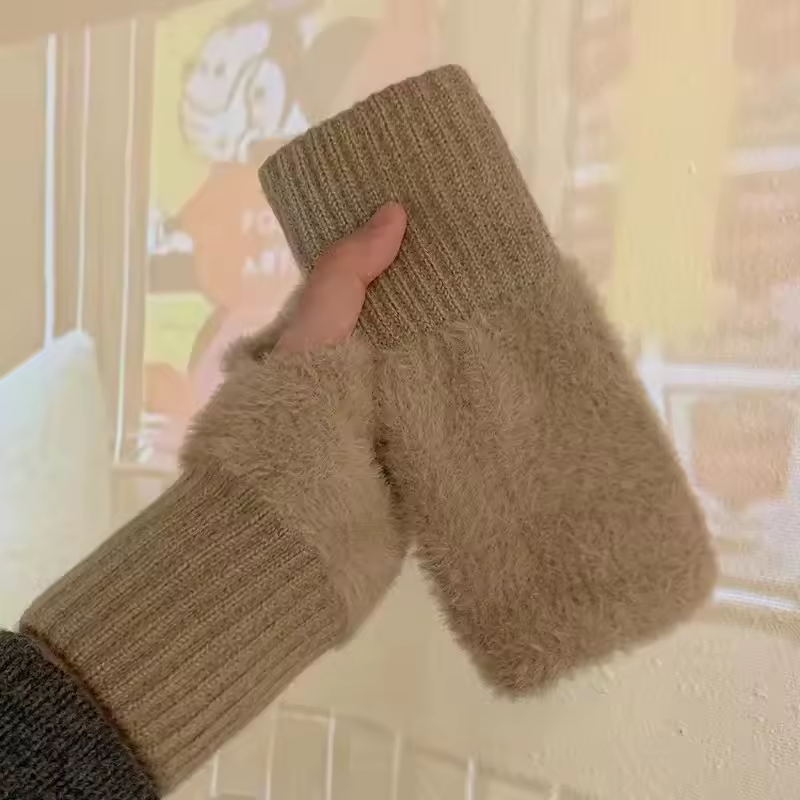 Cozy Unisex Fleece Gloves - Warm and Touchscreen Friendly