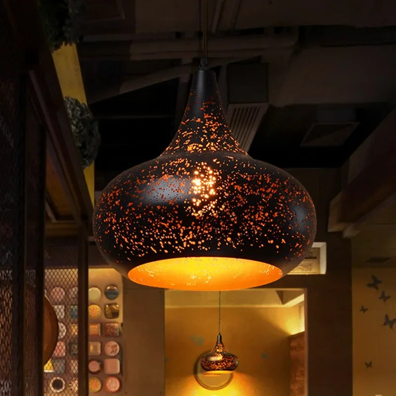 Rustic Metal Pendant Light in Classic Industrial Design