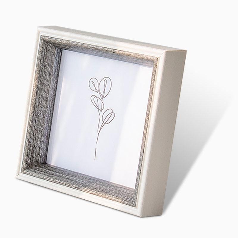 Stylish Gold Border Picture Frame