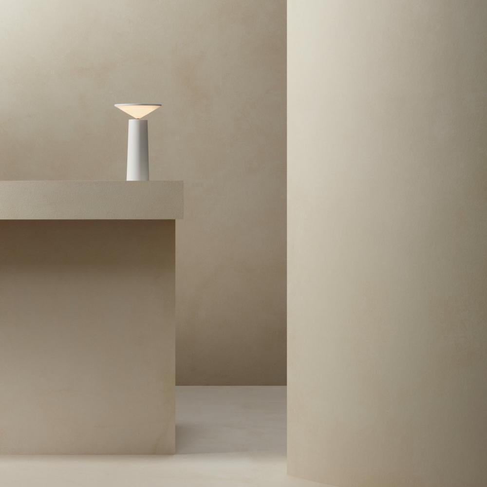 Befez | Slim LED Table Lamp Stylish Adjustable Light
