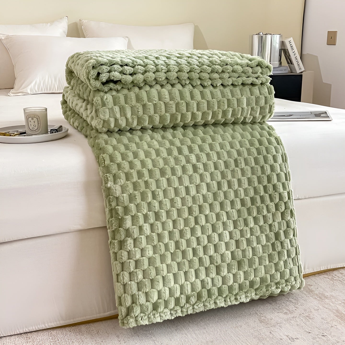 Soft Plush Microfleece Blanket for Cozy Warmth
