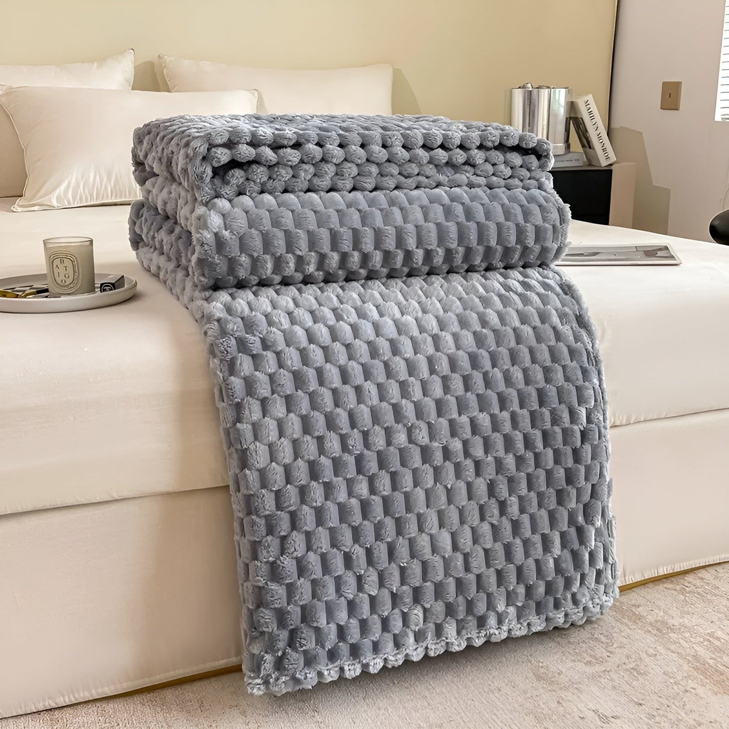 Soft Plush Microfleece Blanket for Cozy Warmth