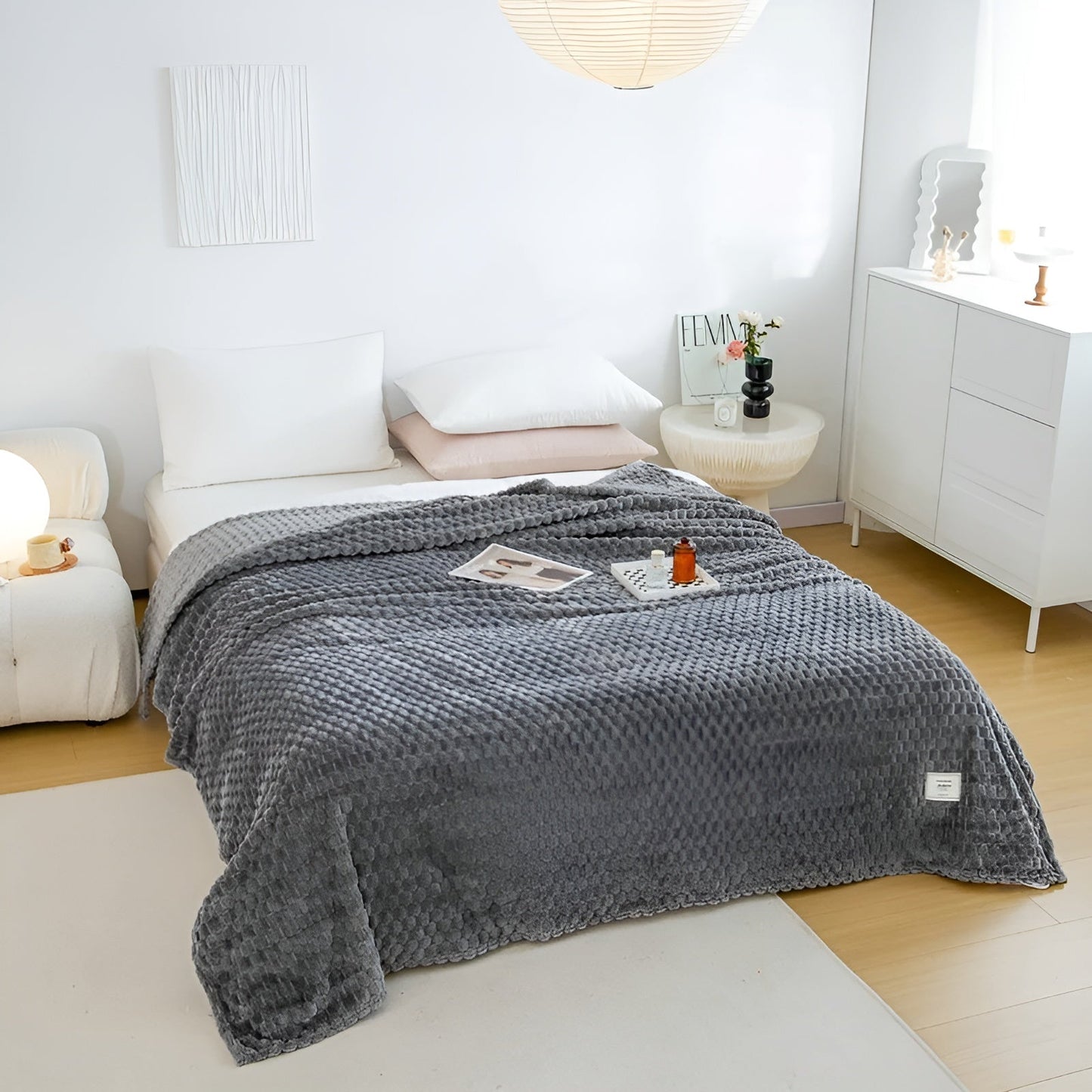 Soft Plush Microfleece Blanket for Cozy Warmth