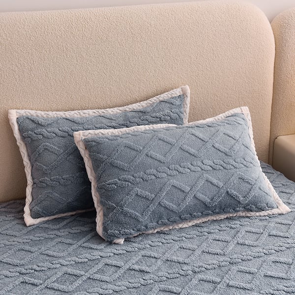 Cozy Plush Blanket for All Seasons Sleep