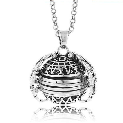 Beautiful Wing Shaped Pendant Necklace