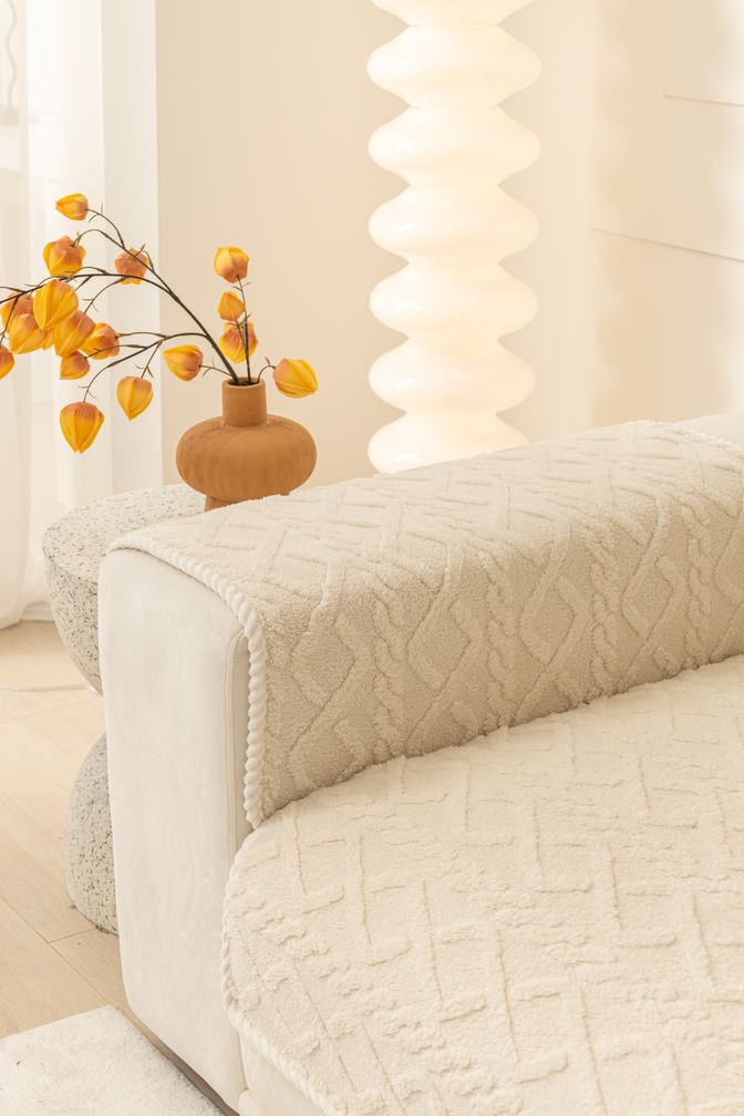 Fitted One-Piece Couch Cover