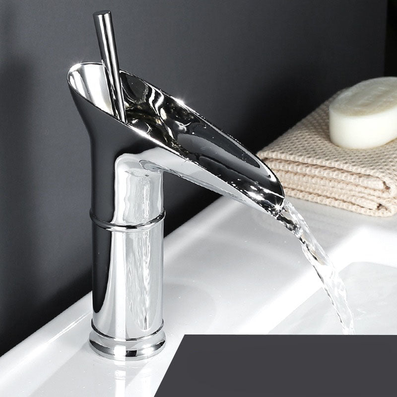 Stylish Single Handle Faucet for Contemporary Kitchen Sink