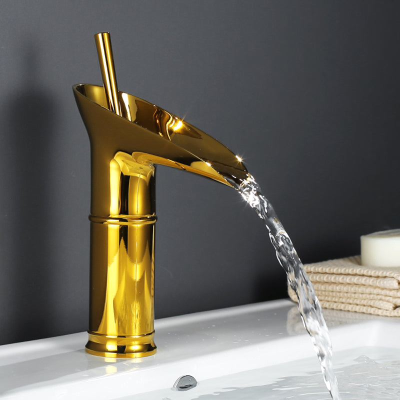 Stylish Single Handle Faucet for Contemporary Kitchen Sink