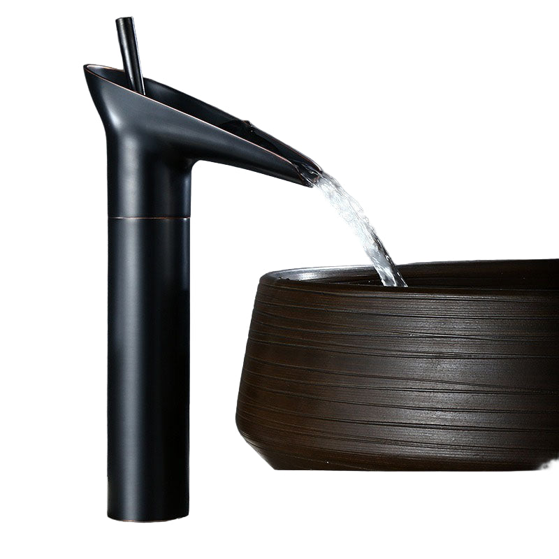 Stylish Single Handle Faucet for Contemporary Kitchen Sink