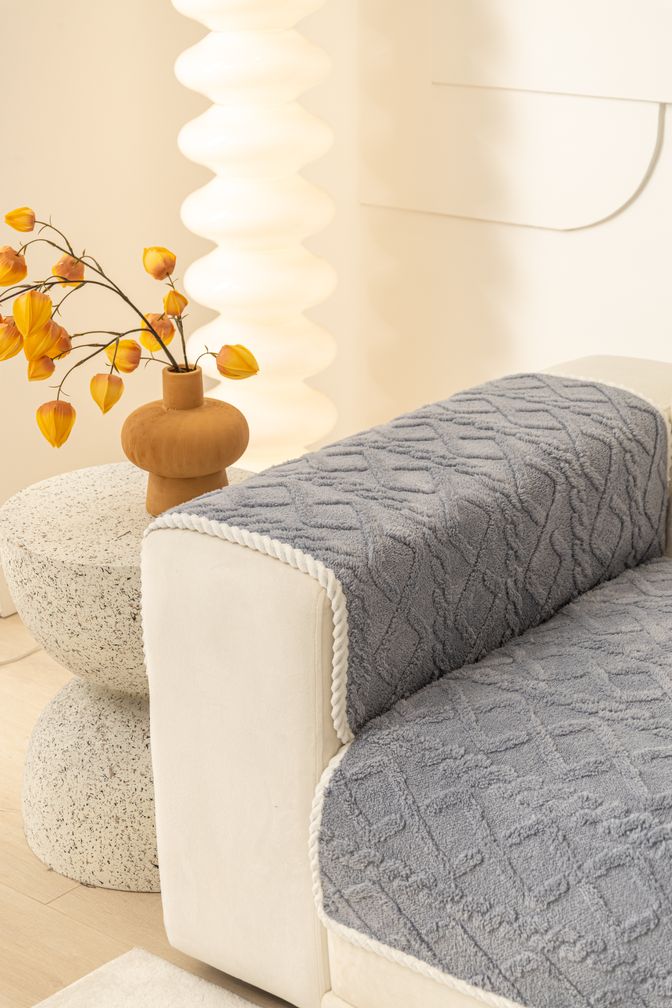 Fitted One-Piece Couch Cover