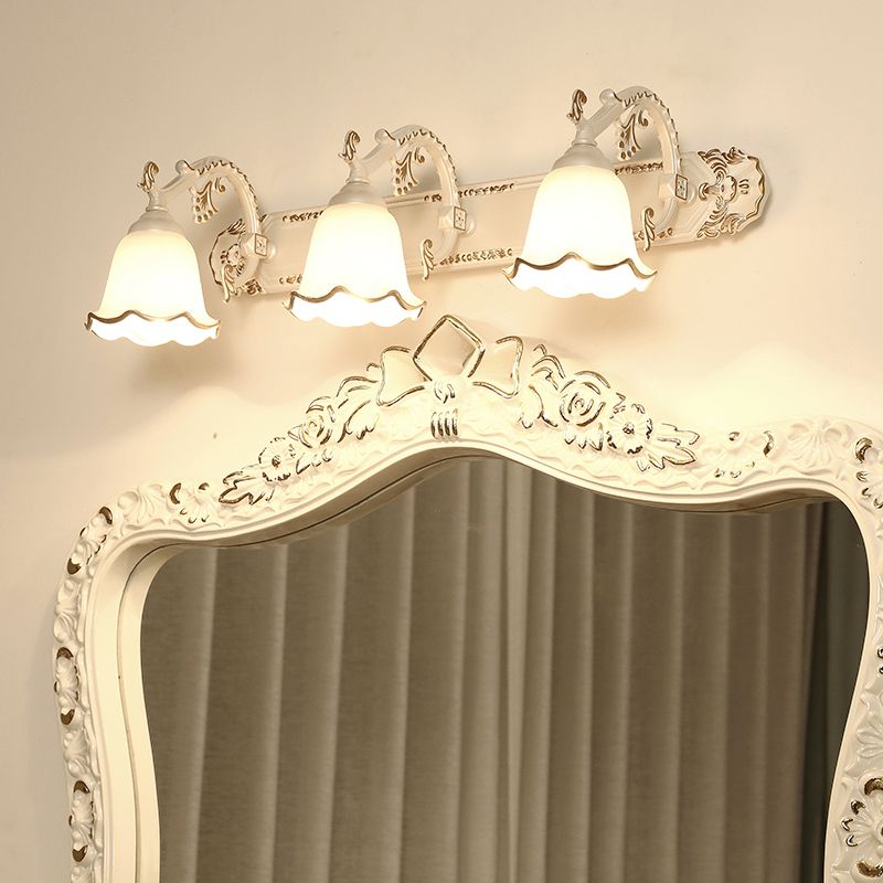 Traditional Style Wall Light with Antique Look