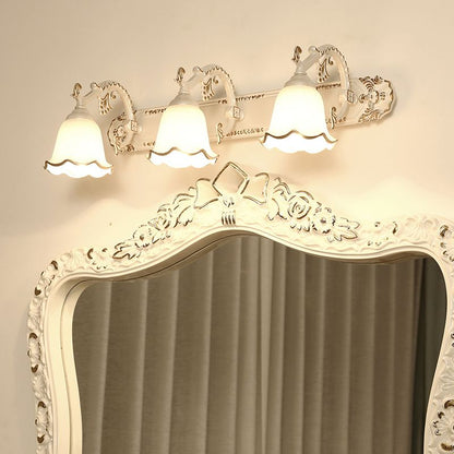Traditional Style Wall Light with Antique Look