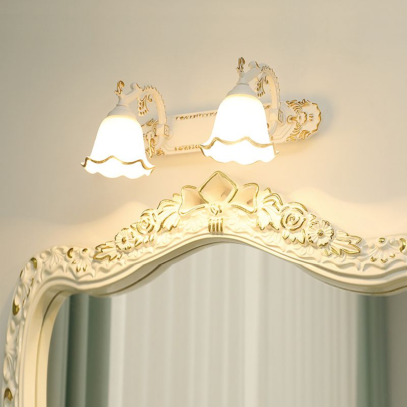 Traditional Style Wall Light with Antique Look