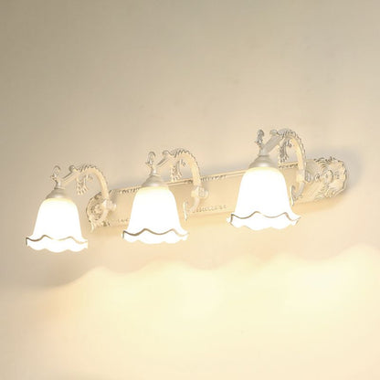 Traditional Style Wall Light with Antique Look