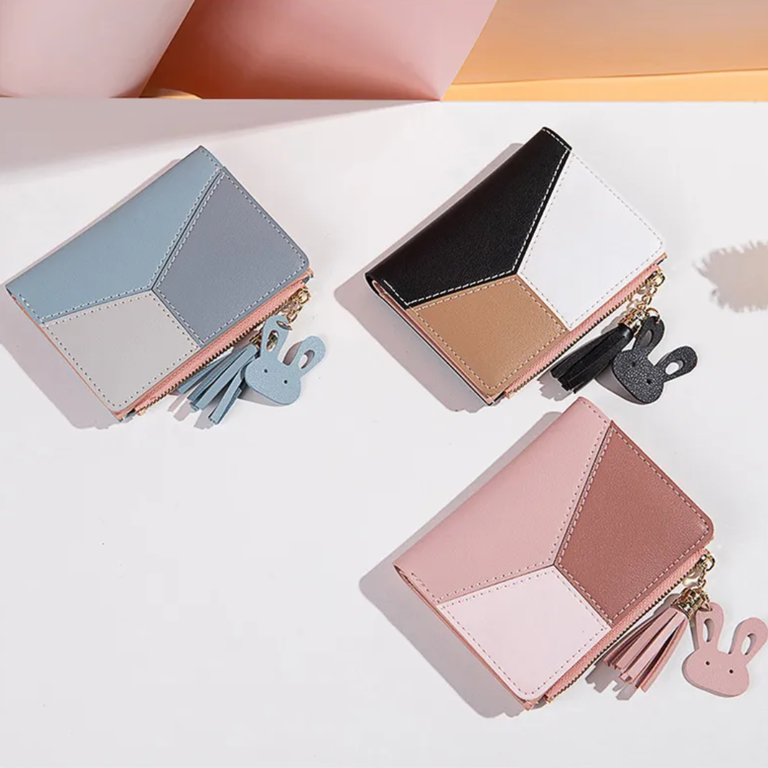 Small Purse with Fashionable Fringe Detail