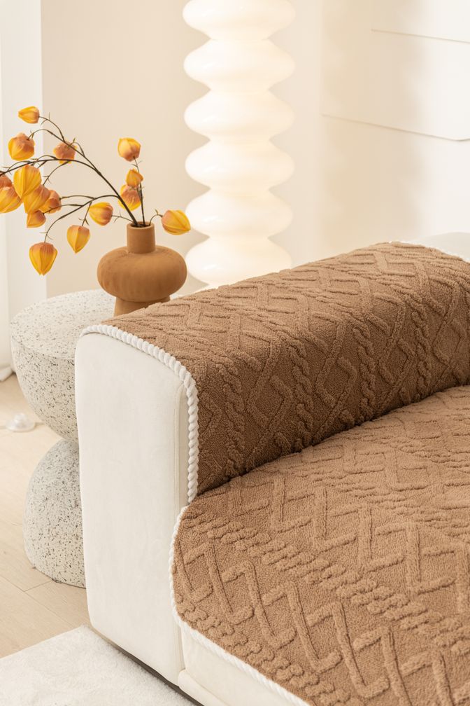 Fitted One-Piece Couch Cover