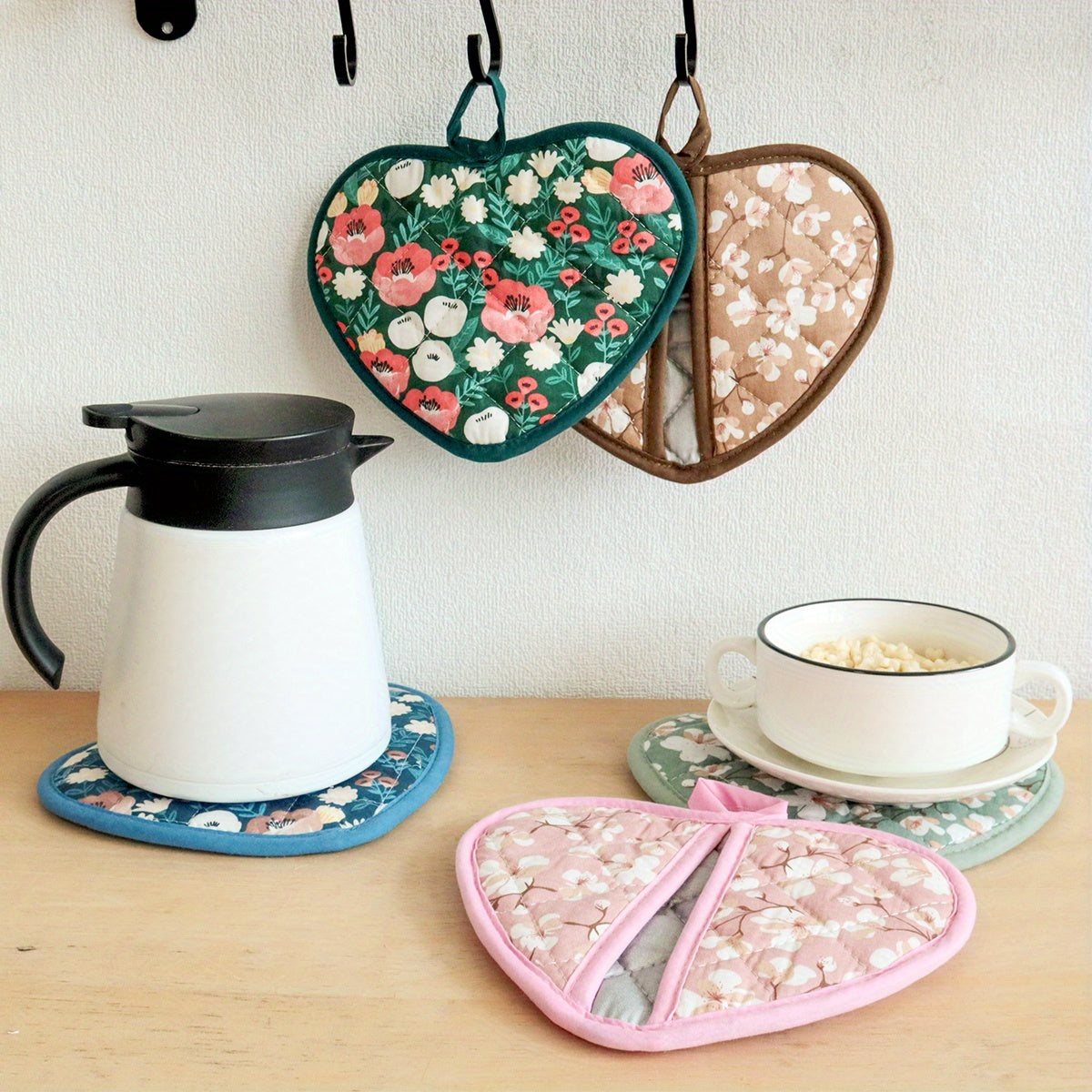 Cute Heart Shaped Oven Mitt Set