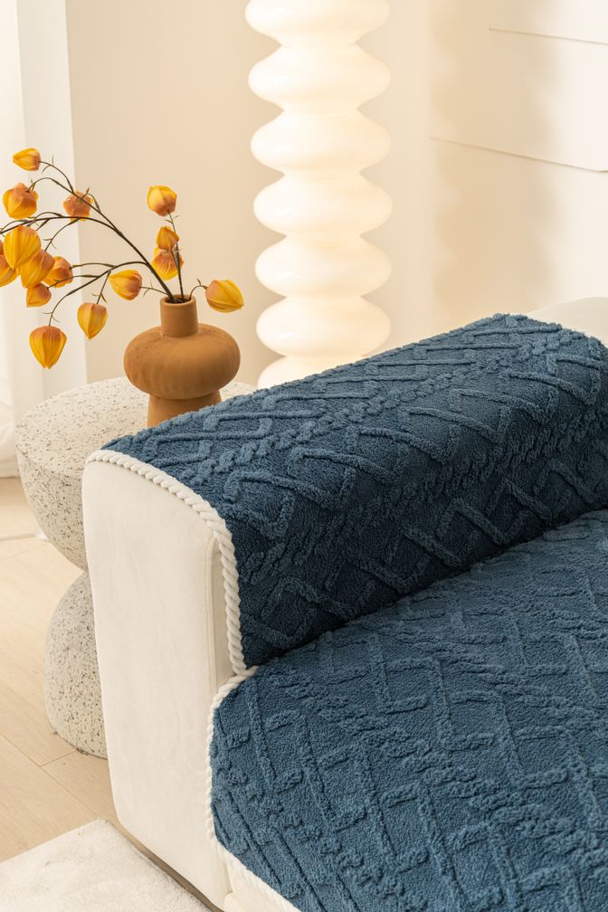 Fitted One-Piece Couch Cover