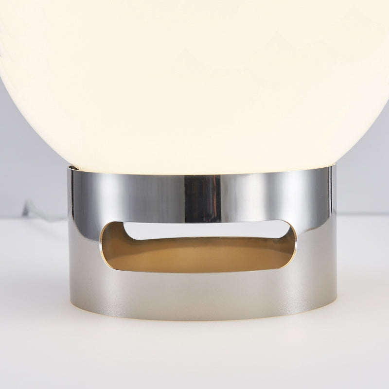 Simple Elegant Desk Lamp in Modern Style
