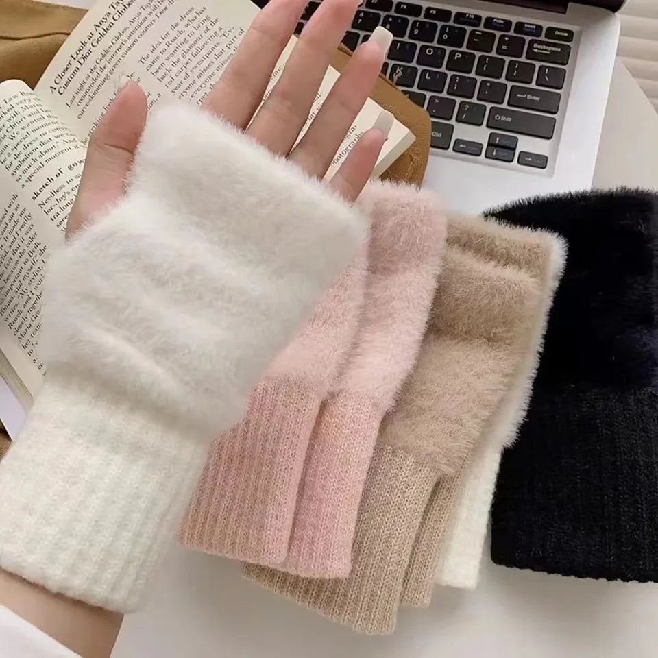 Cozy Unisex Fleece Gloves - Warm and Touchscreen Friendly