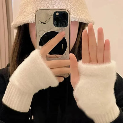Cozy Unisex Fleece Gloves - Warm and Touchscreen Friendly
