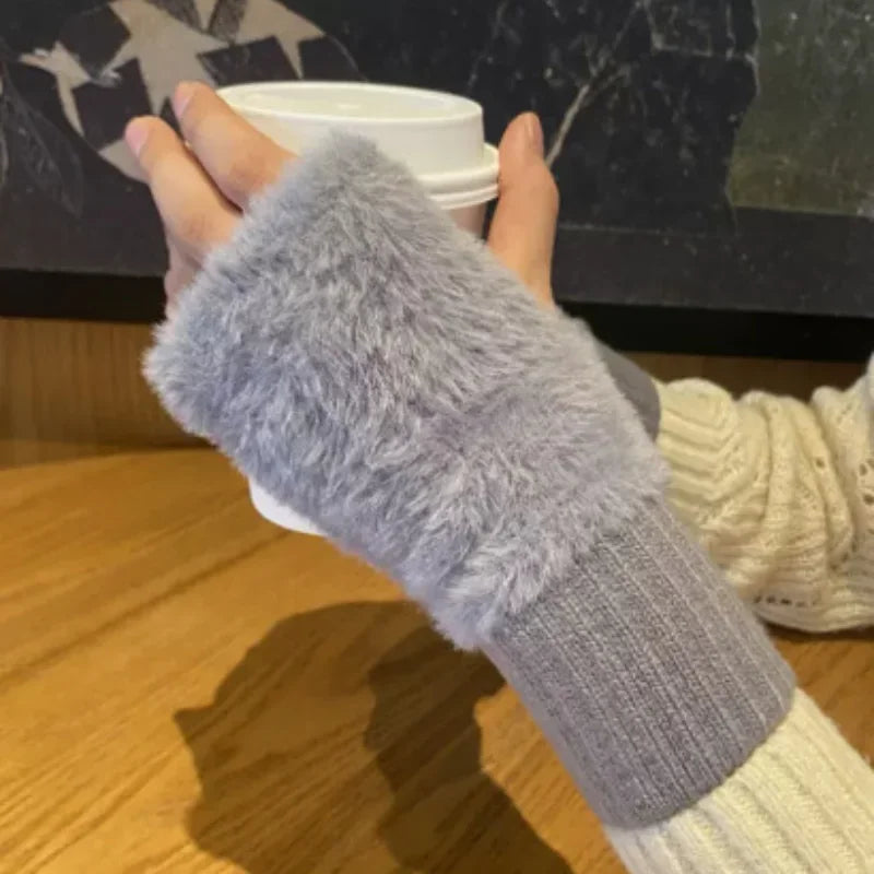 Cozy Unisex Fleece Gloves - Warm and Touchscreen Friendly