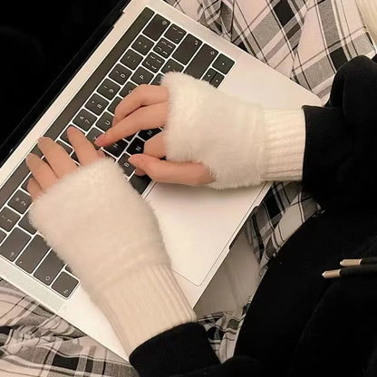 Cozy Unisex Fleece Gloves - Warm and Touchscreen Friendly