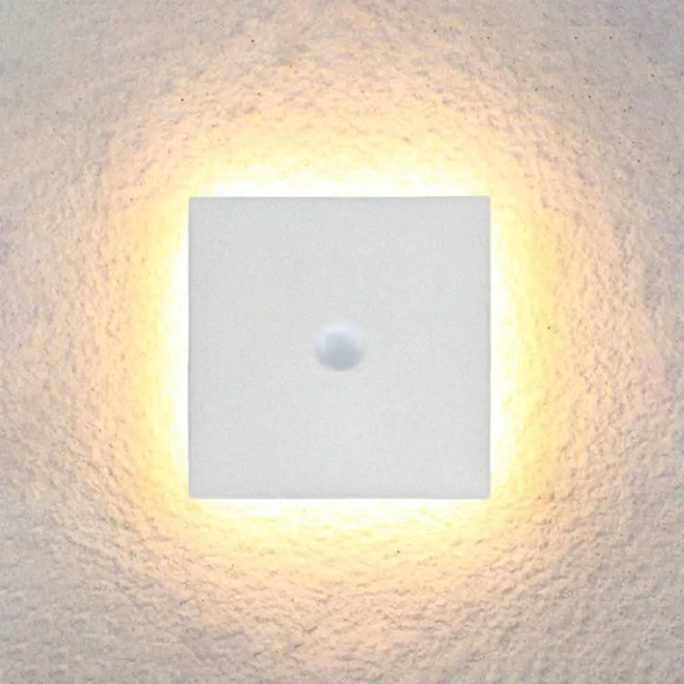 Sleek Contemporary Outdoor LED Wall Light Metal
