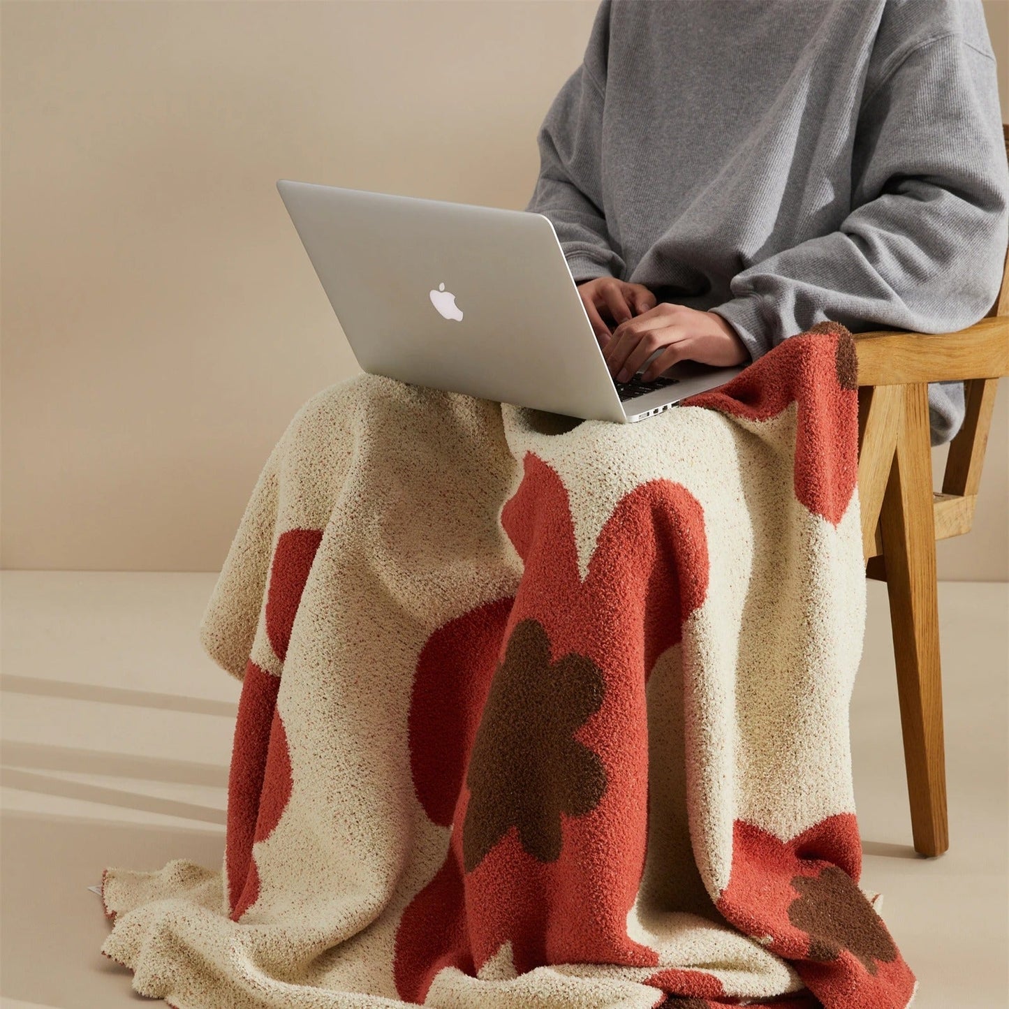 Plush Soft Microfiber Blanket for Cozy Warmth