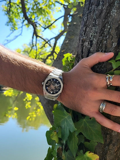 Classic Chronograph Leather Watch - Sophisticated Timepiece