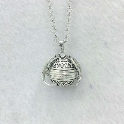 Beautiful Wing Shaped Pendant Necklace