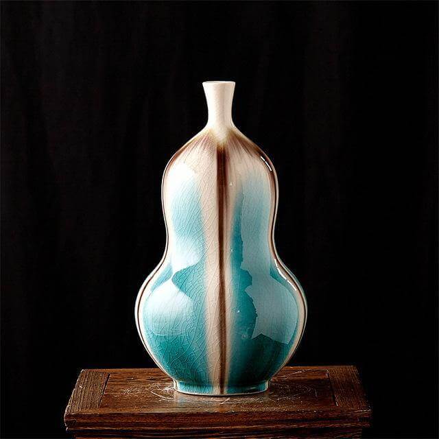 Traditional Chinese Ice Crack Decorative Vase